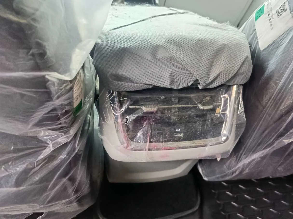 Car image 28