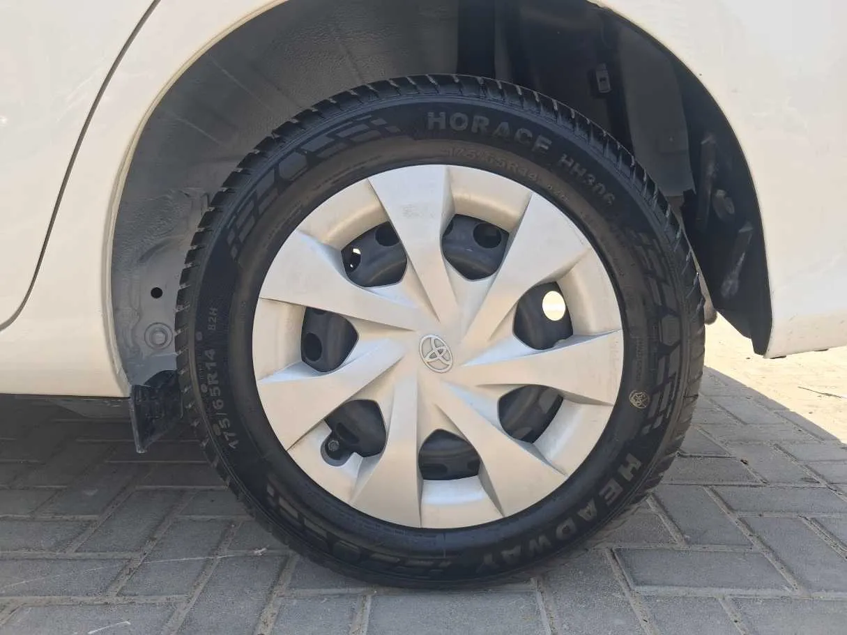 Car image 9