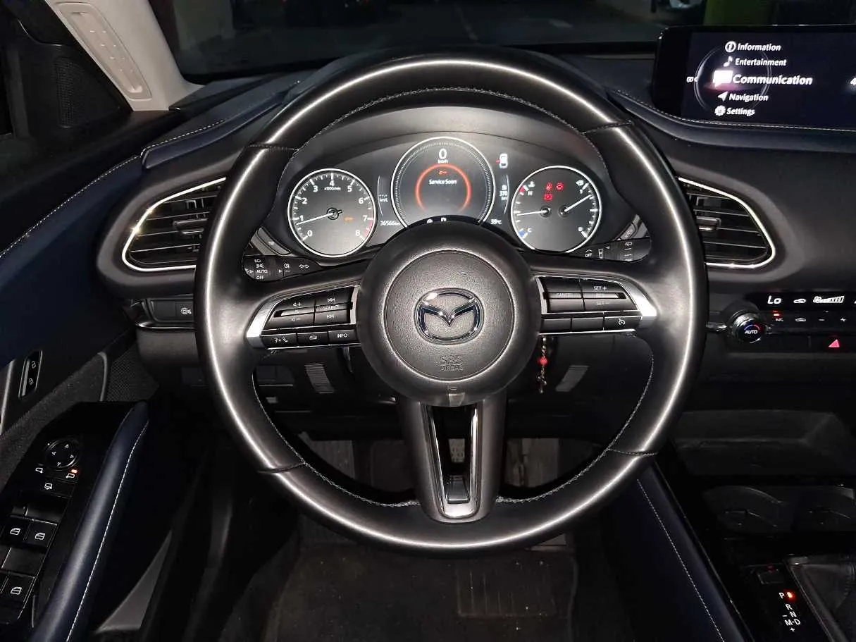Car image 16