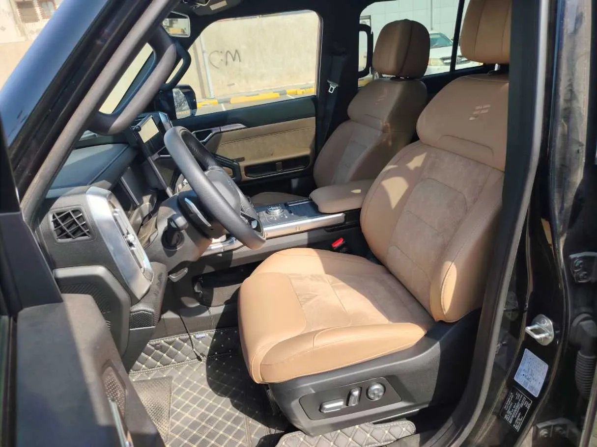 Car image 12