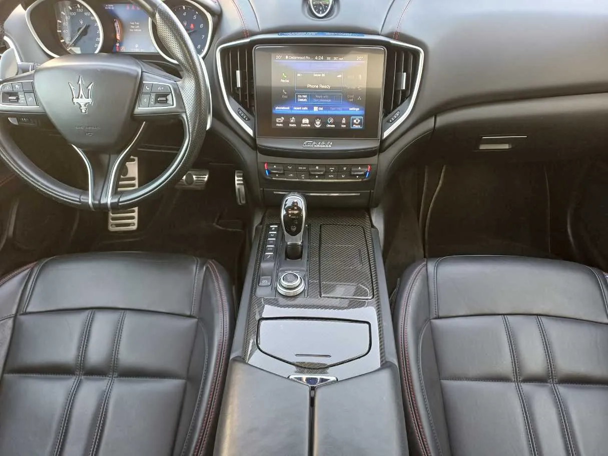 Car image 15