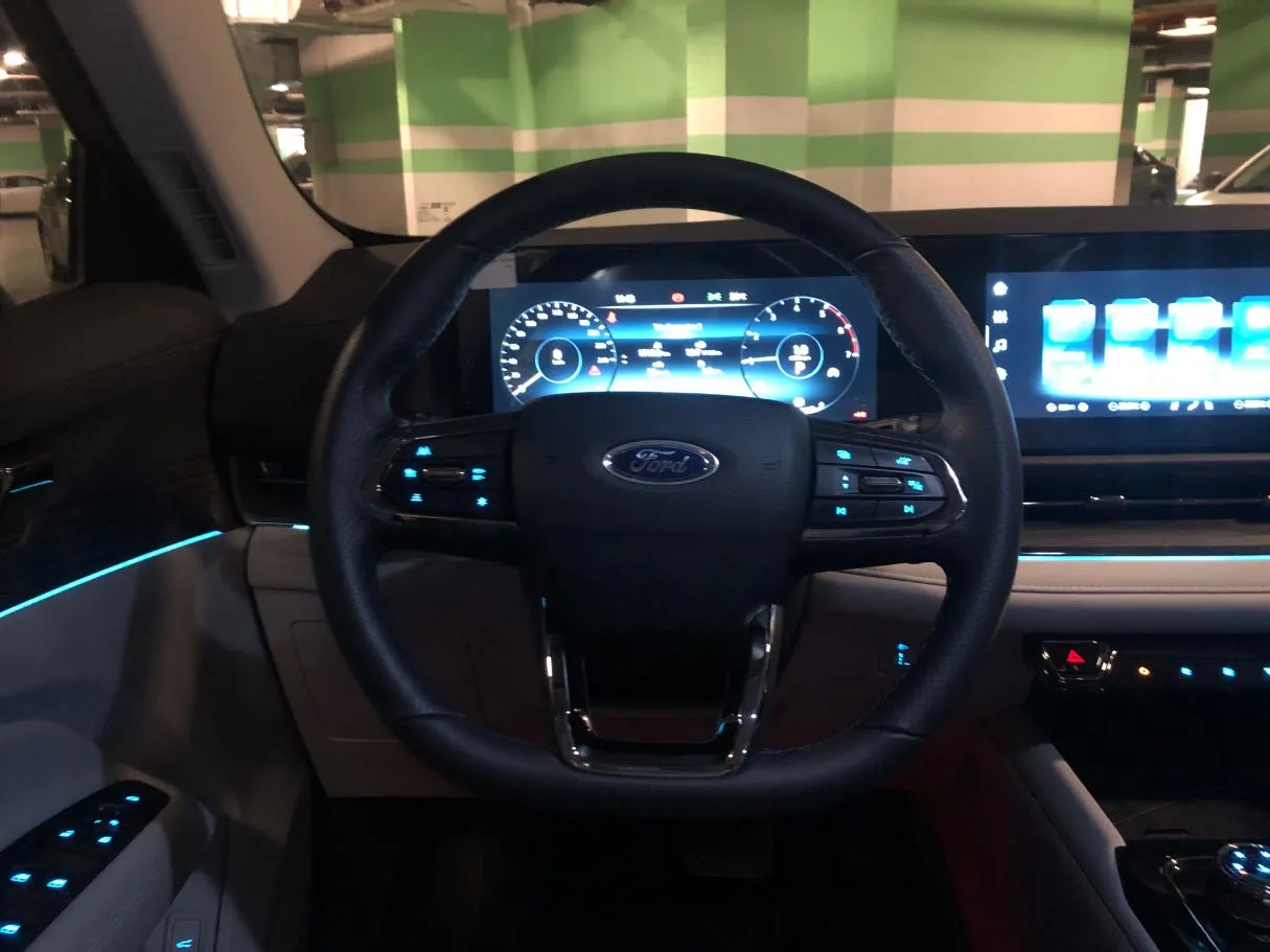 Car image 15
