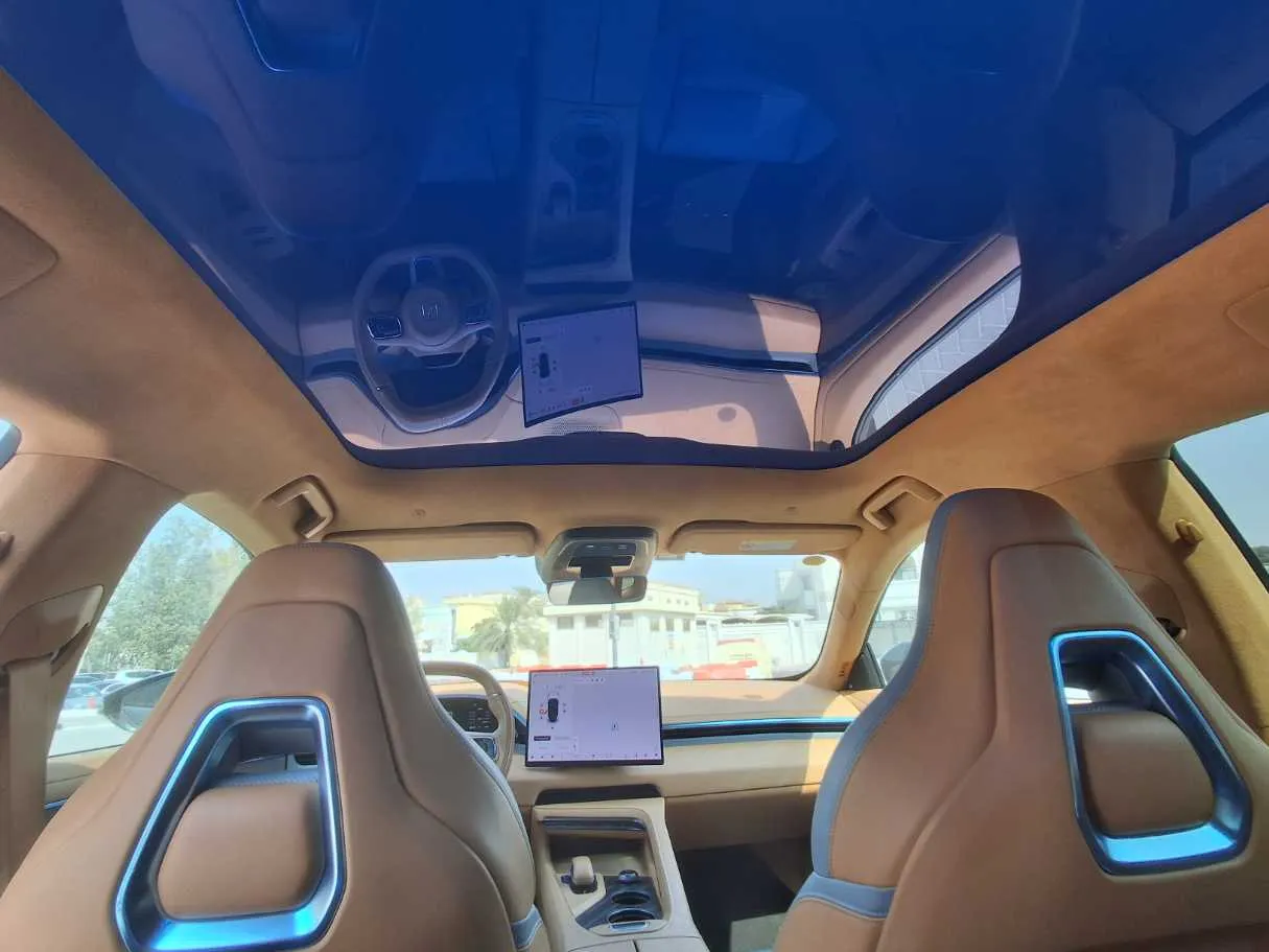 Car image 15