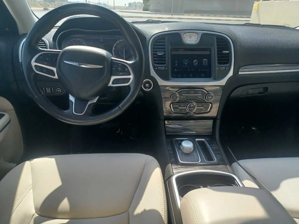 Car image 16