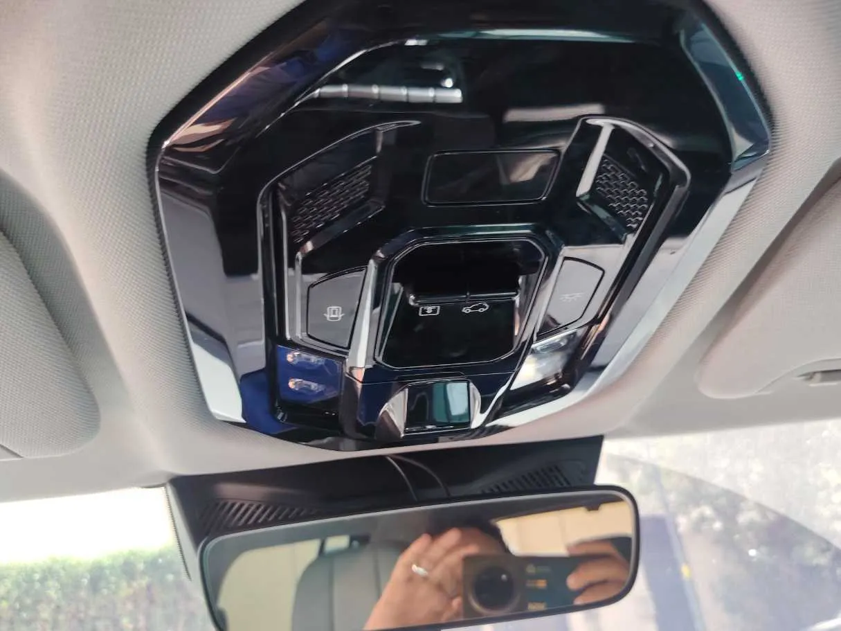 Car image 20