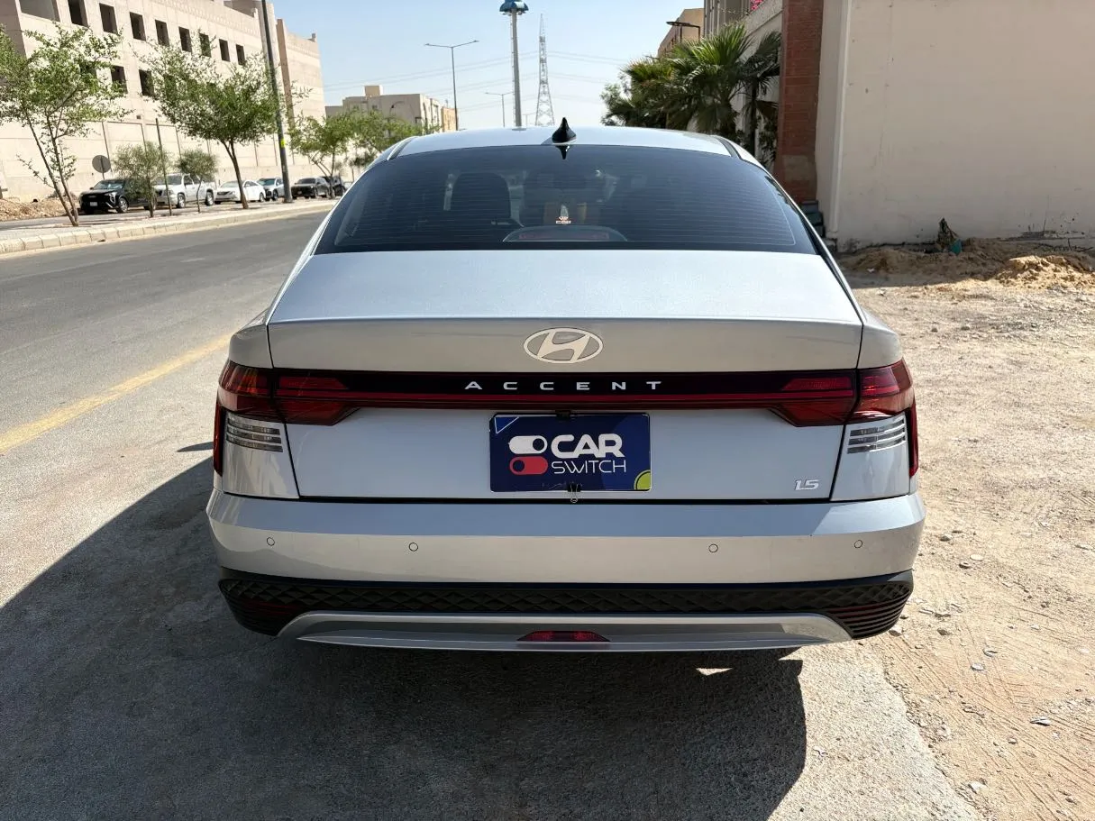 Car image 6