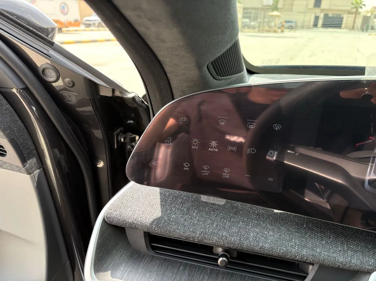 Car image 26