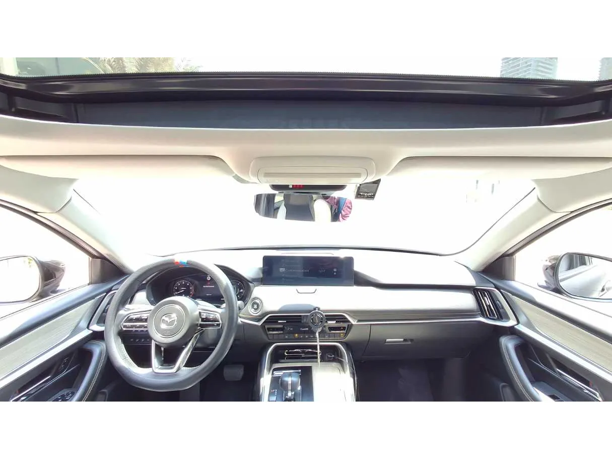 Car image 14