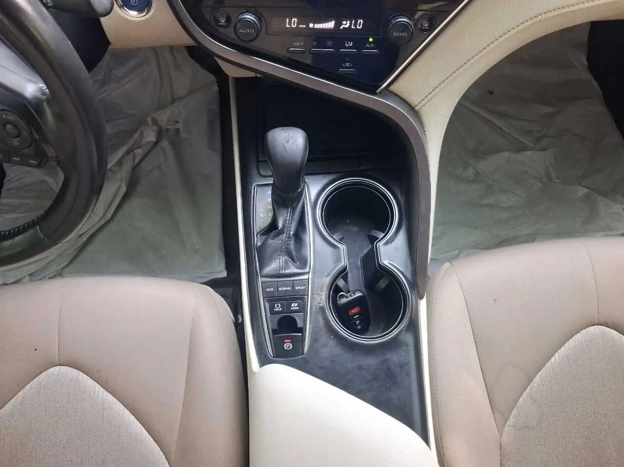 Car image 15