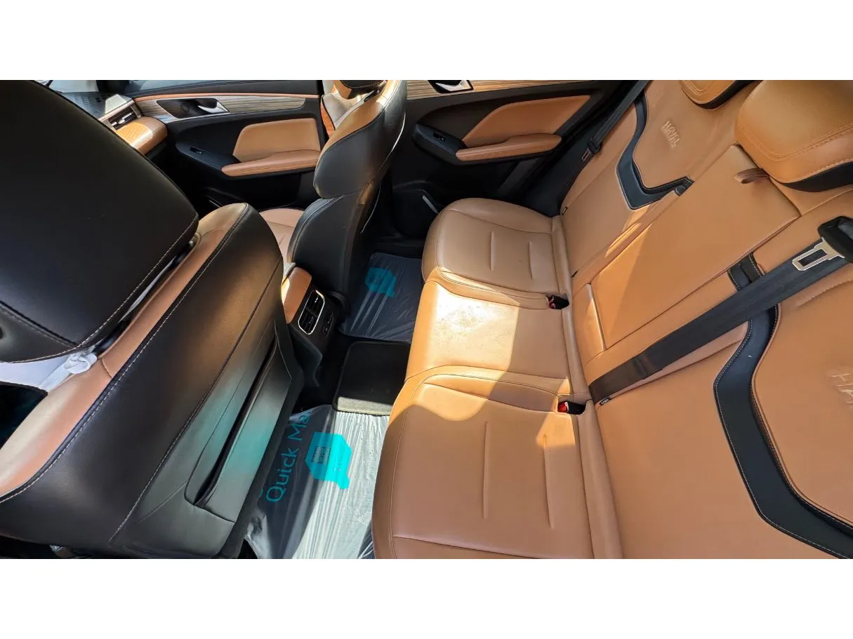 Car image 12