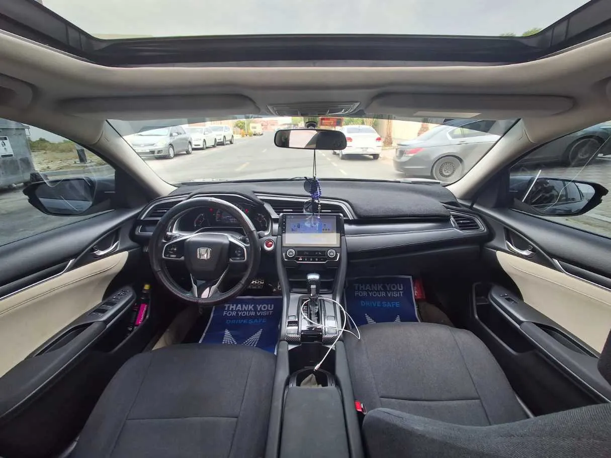 Car image 14