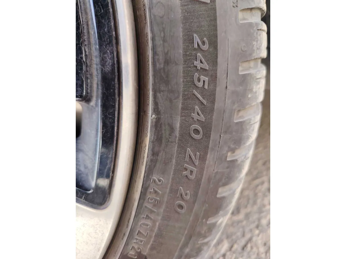 Car image 32