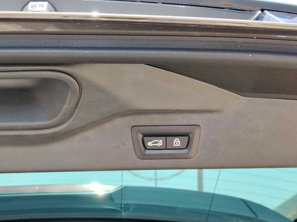 Car image 36