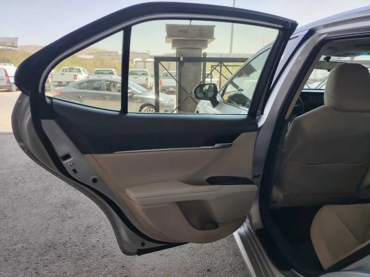 Car image 15