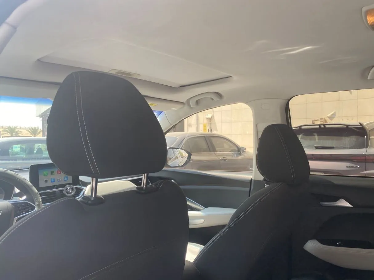 Car image 13