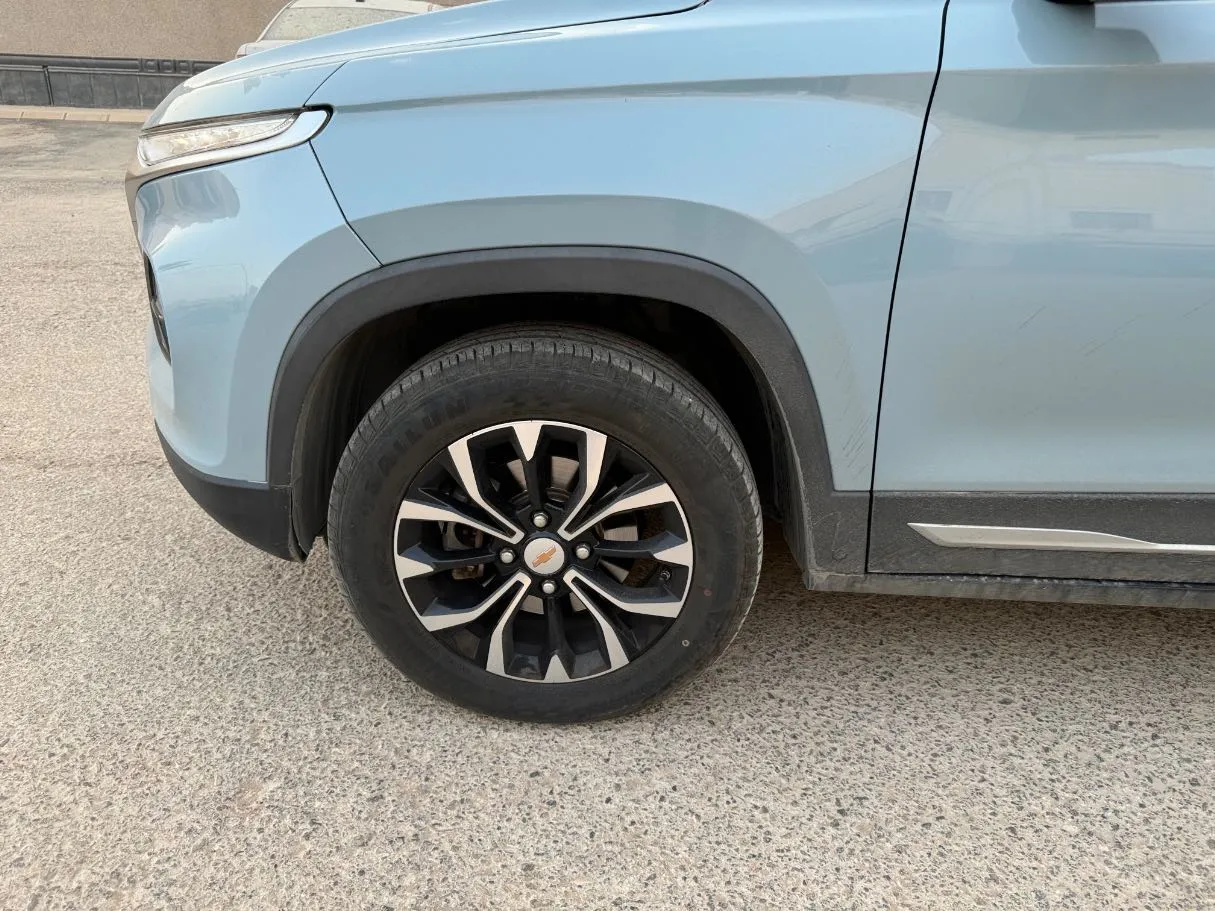 Car image 9