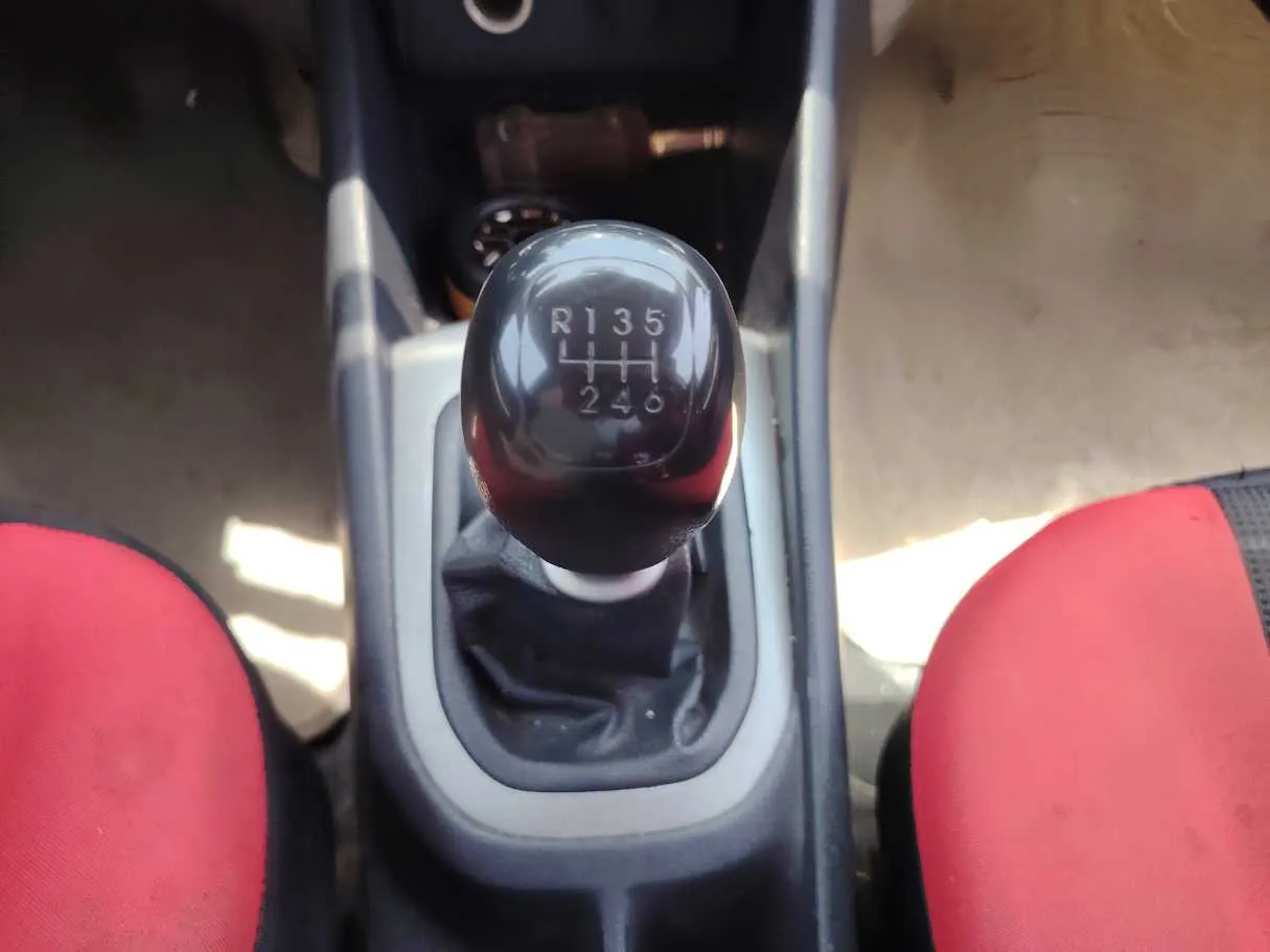 Car image 19