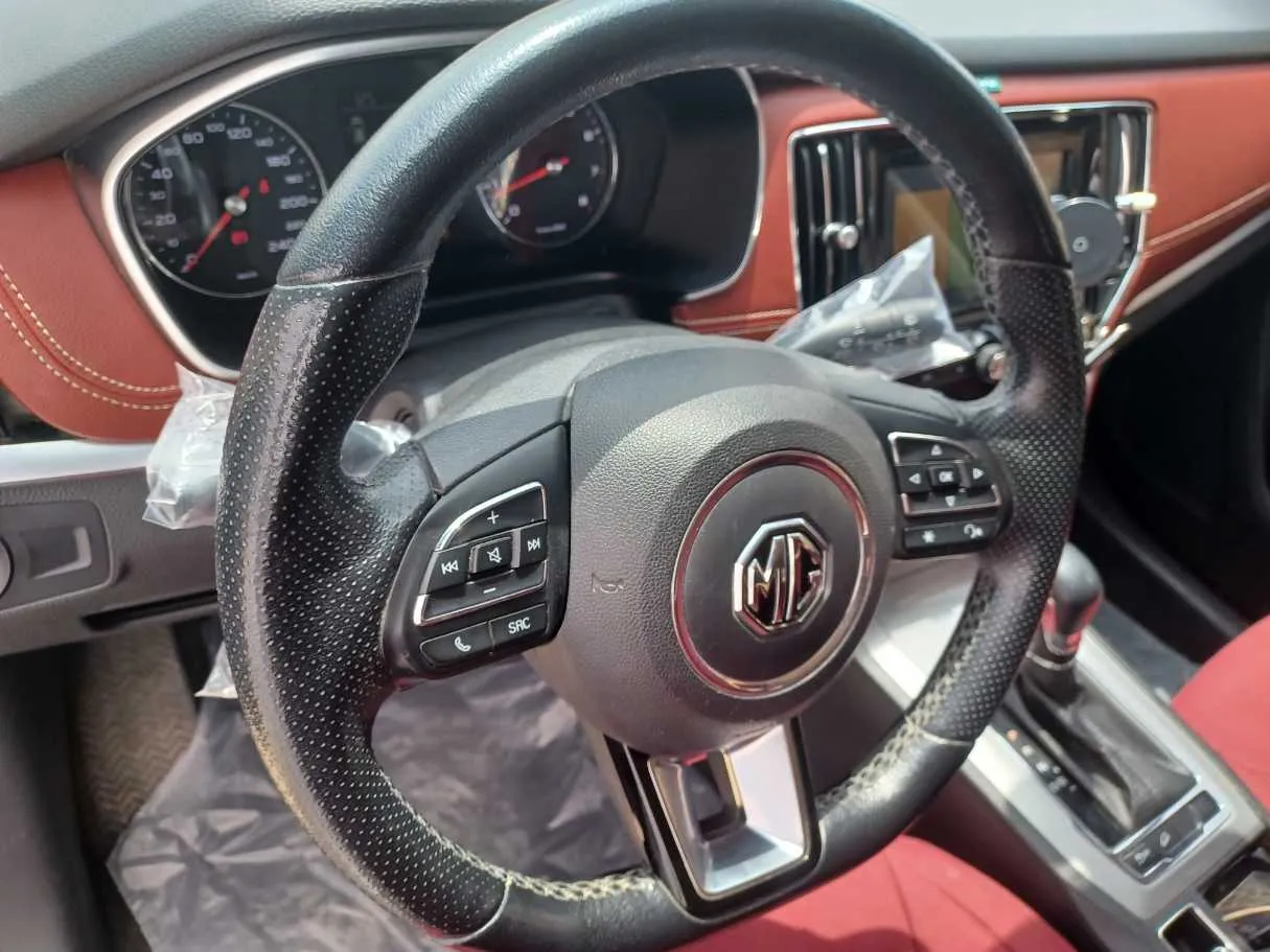 Car image 19