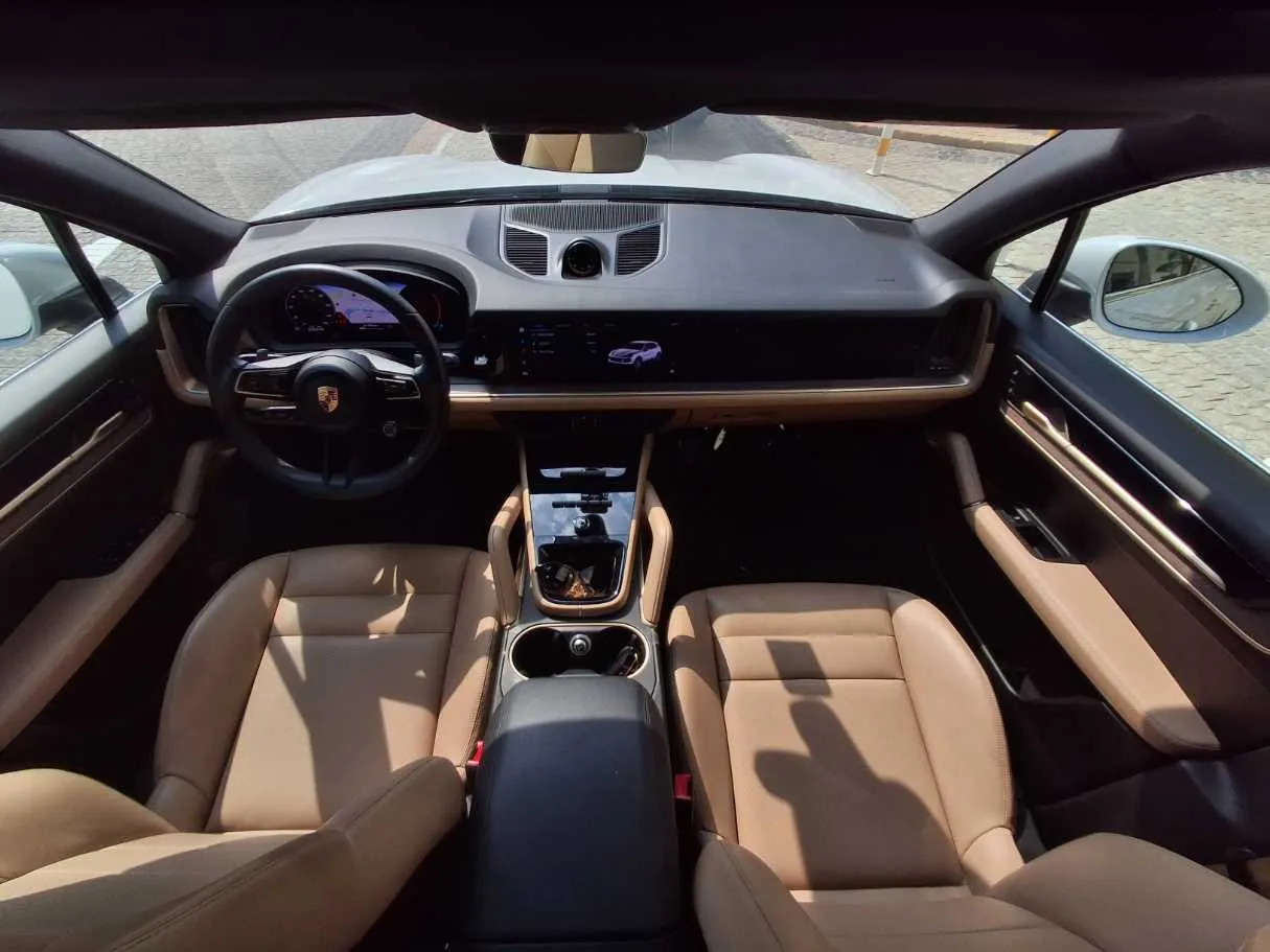 Car image 15