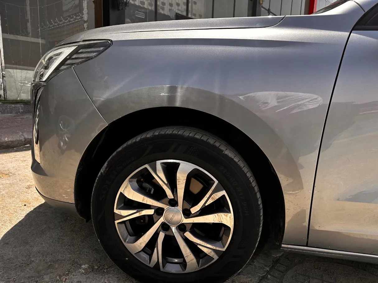 Car image 9