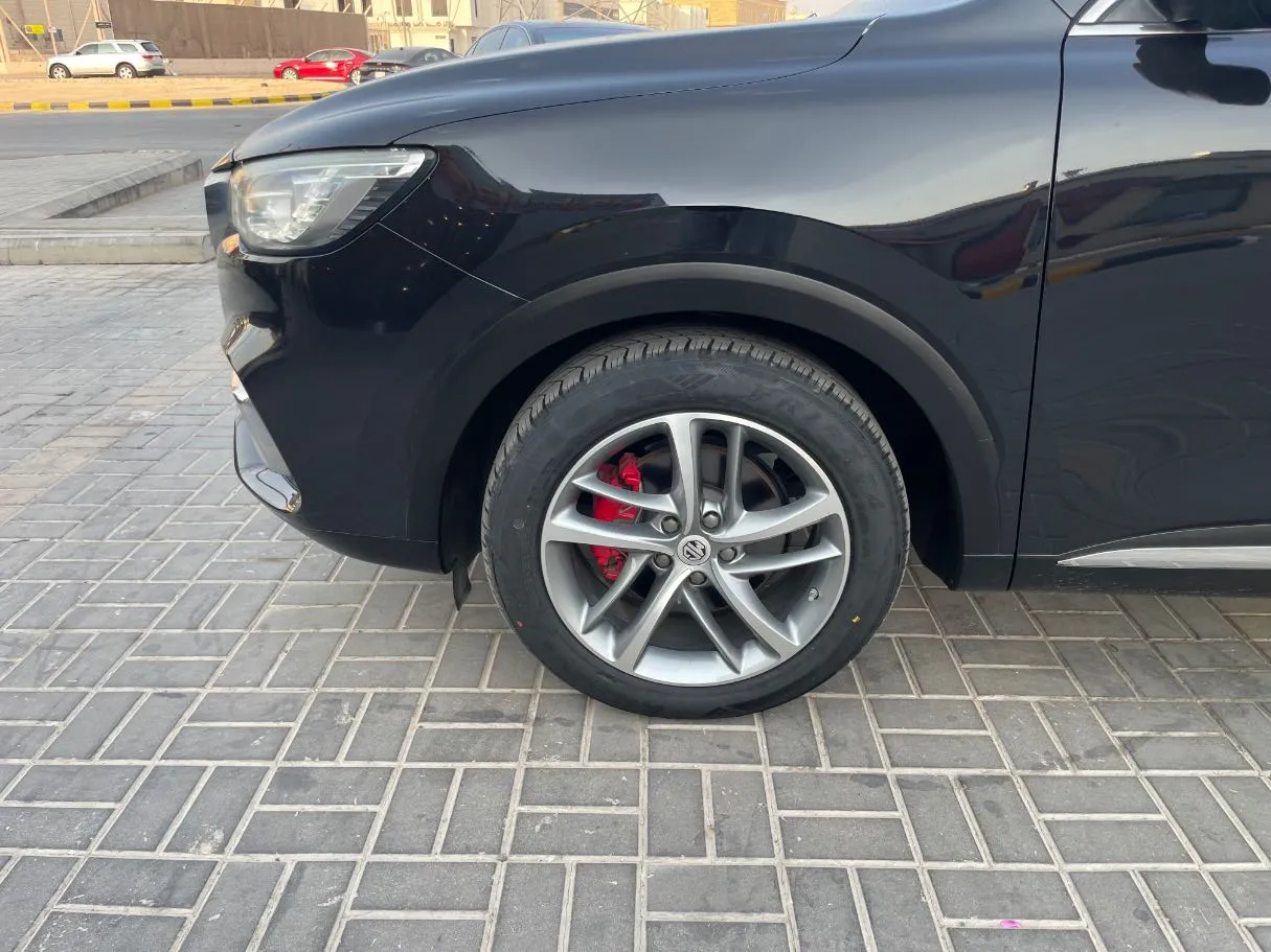 Car image 9