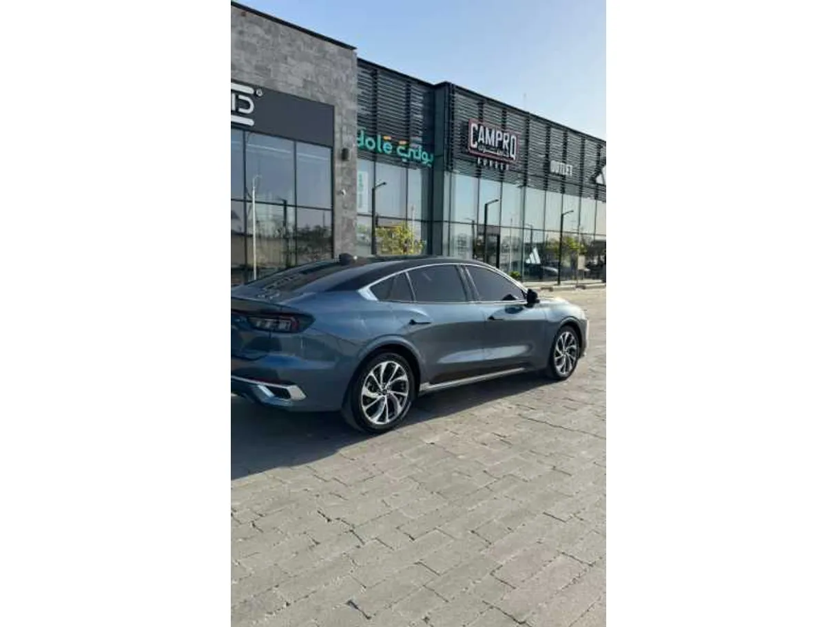 Car image 5