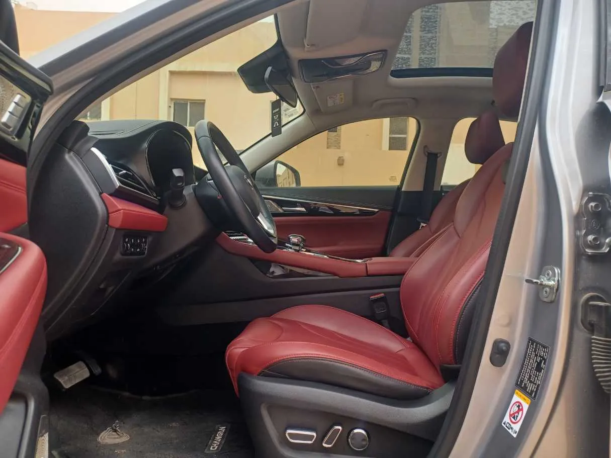 Car image 12
