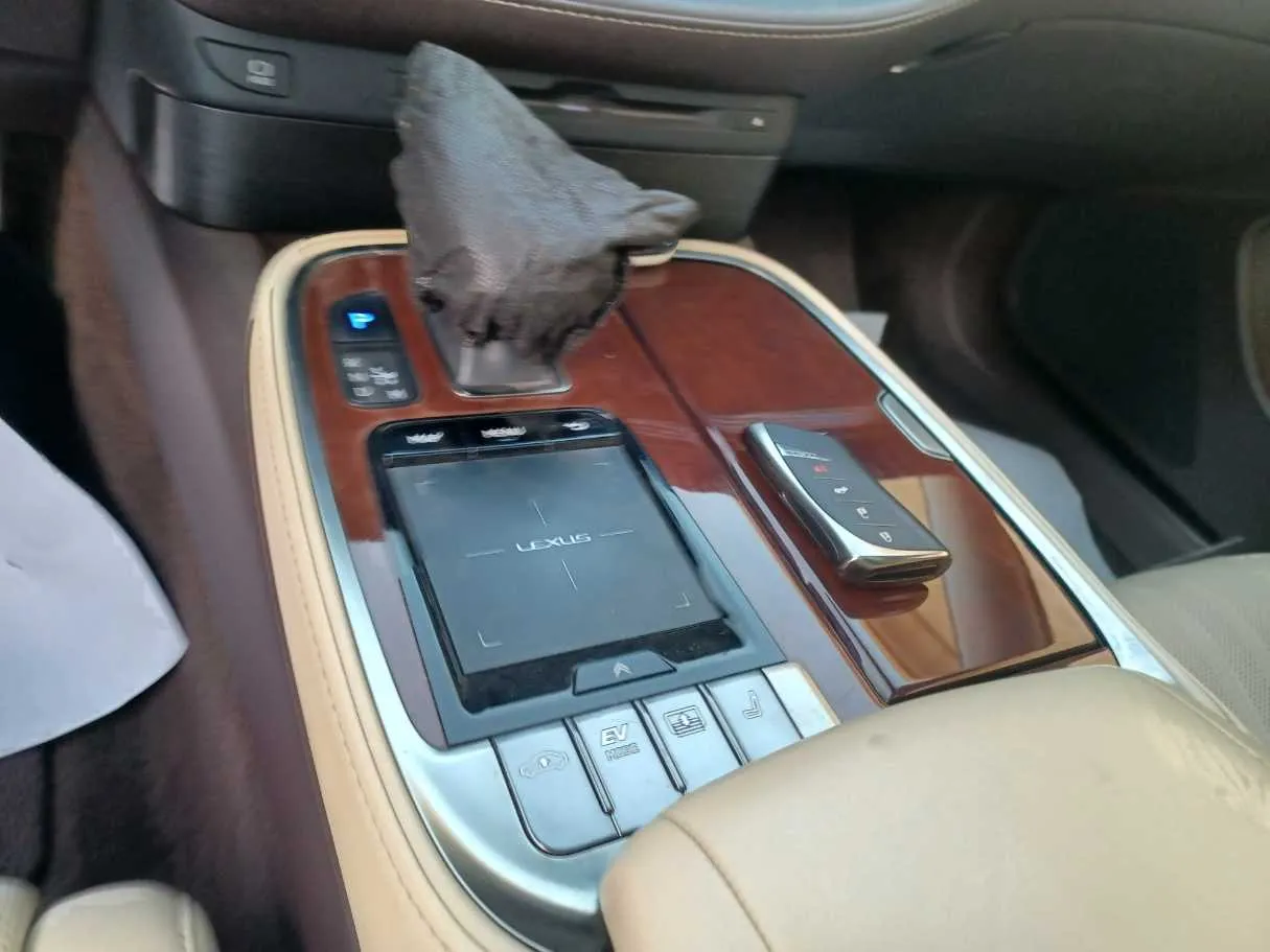 Car image 17