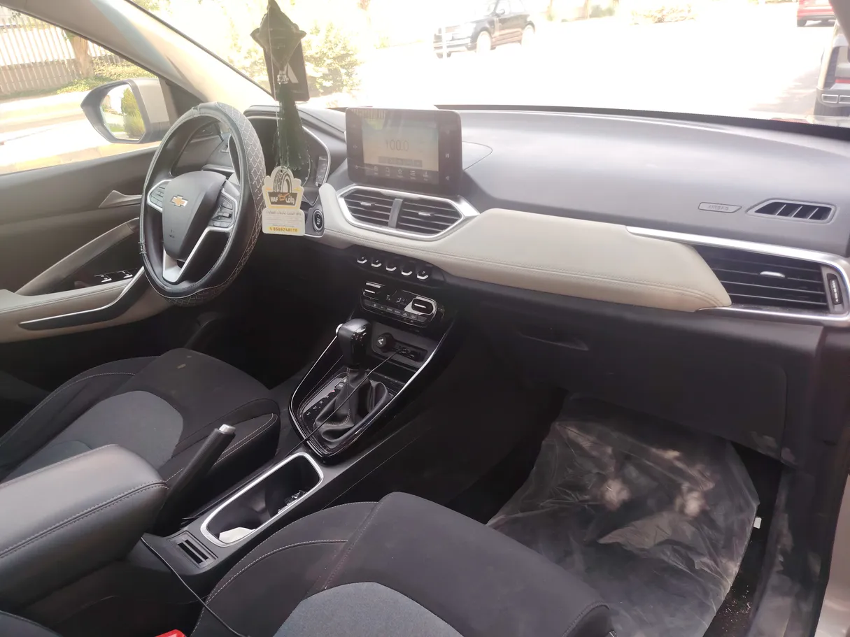 Car image 14