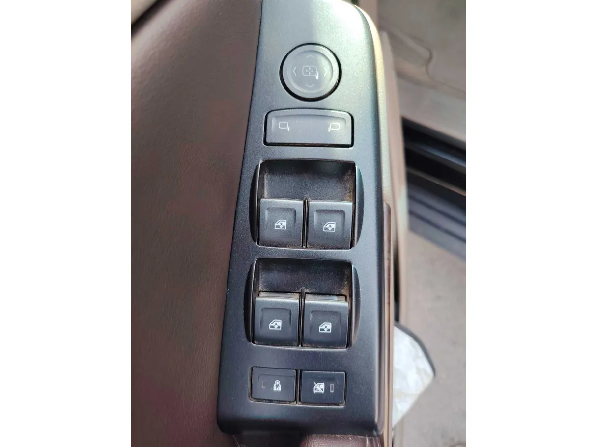 Car image 28