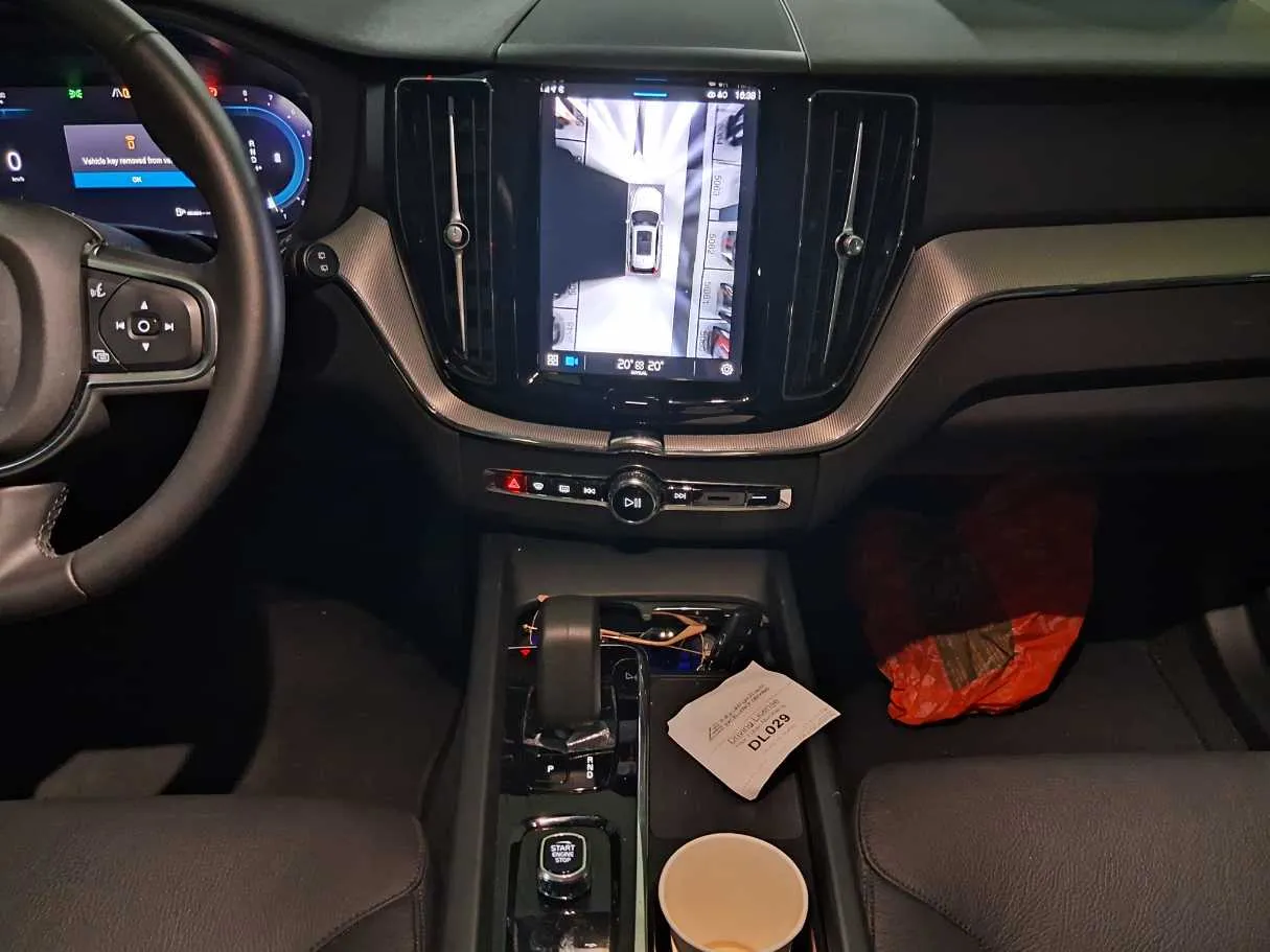 Car image 14