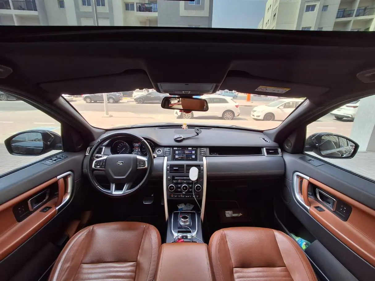 Car image 18