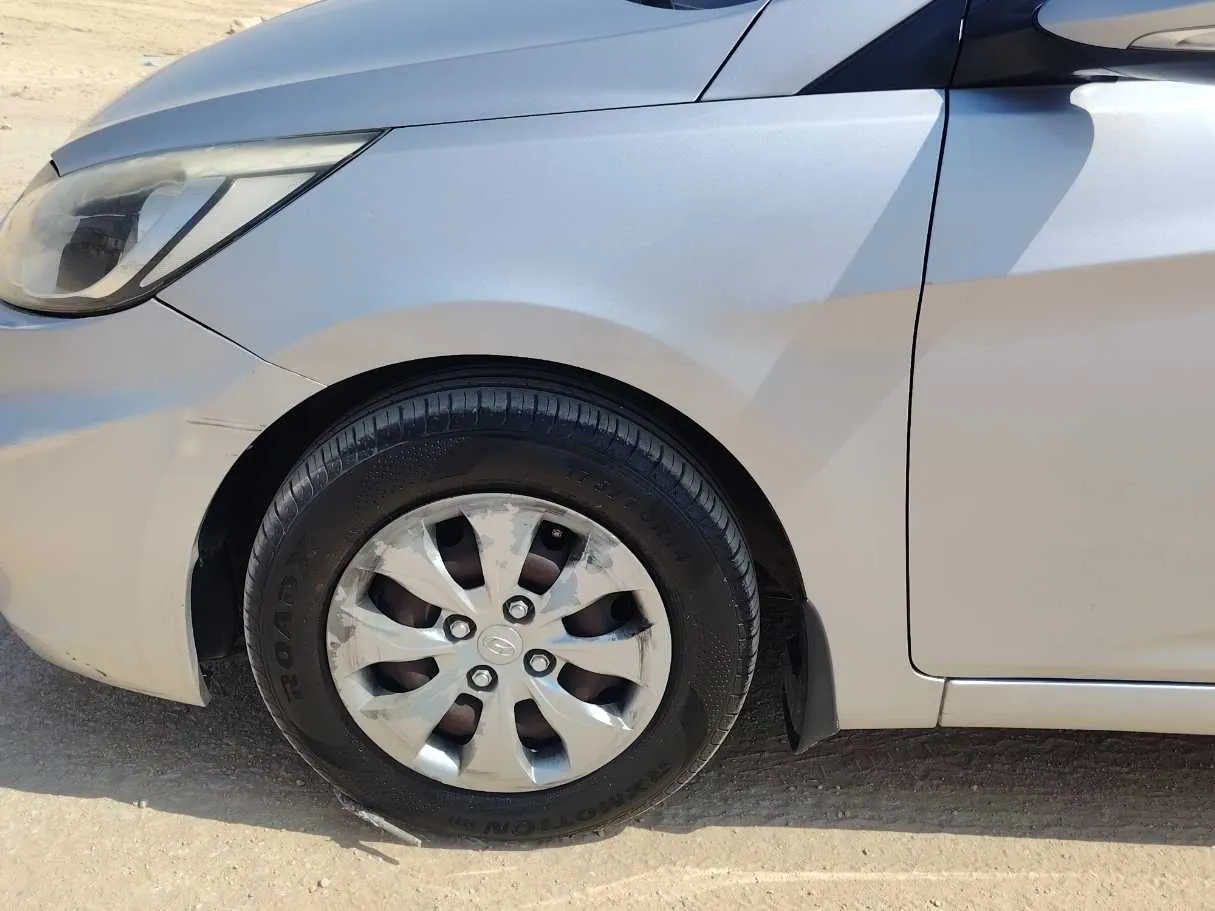 Car image 9