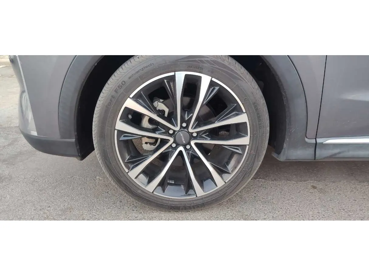 Car image 10