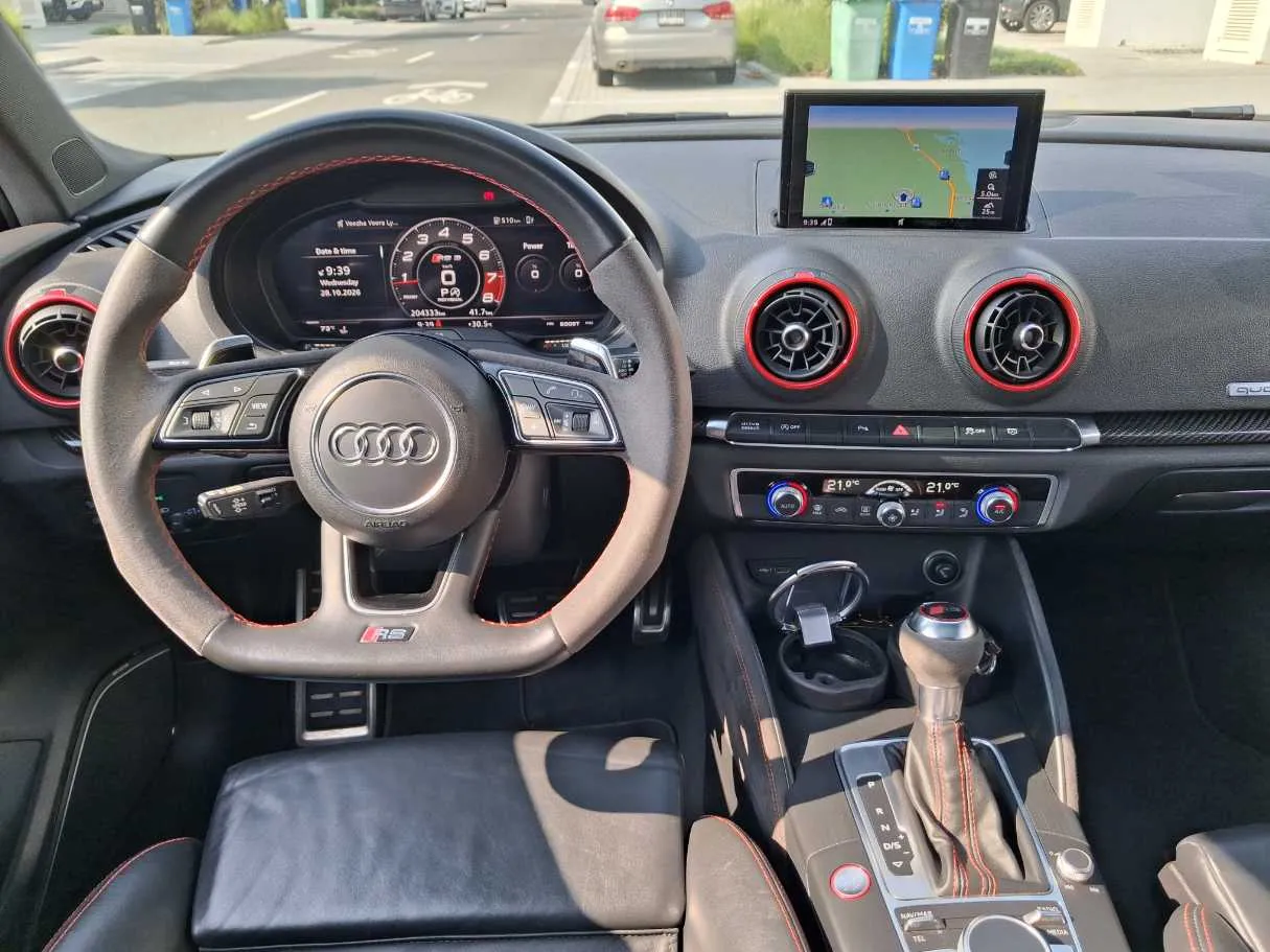 Car image 16
