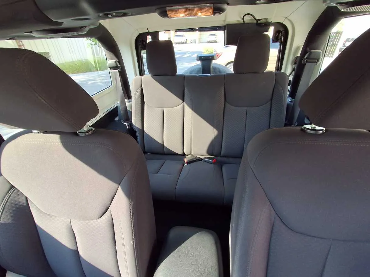 Car image 17
