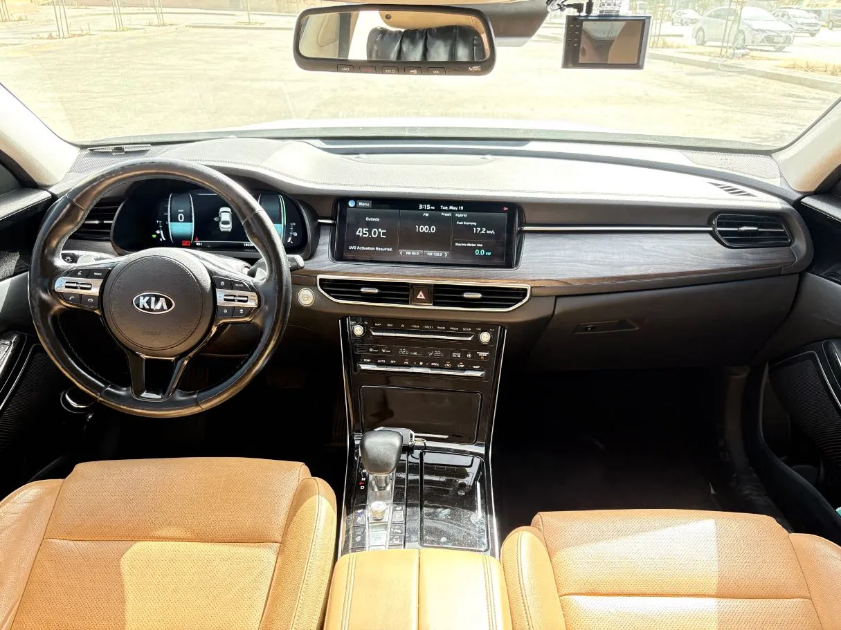 Car image 18
