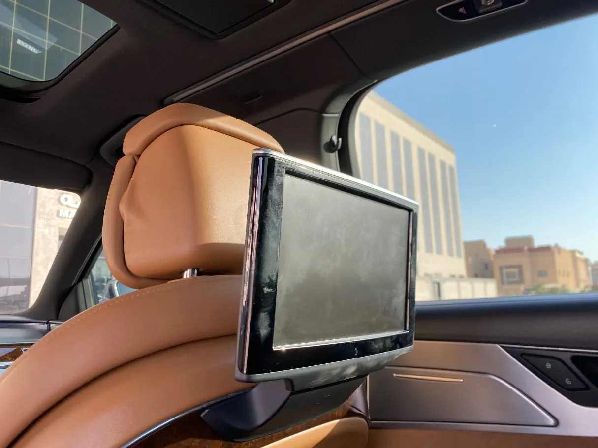 Car image 26