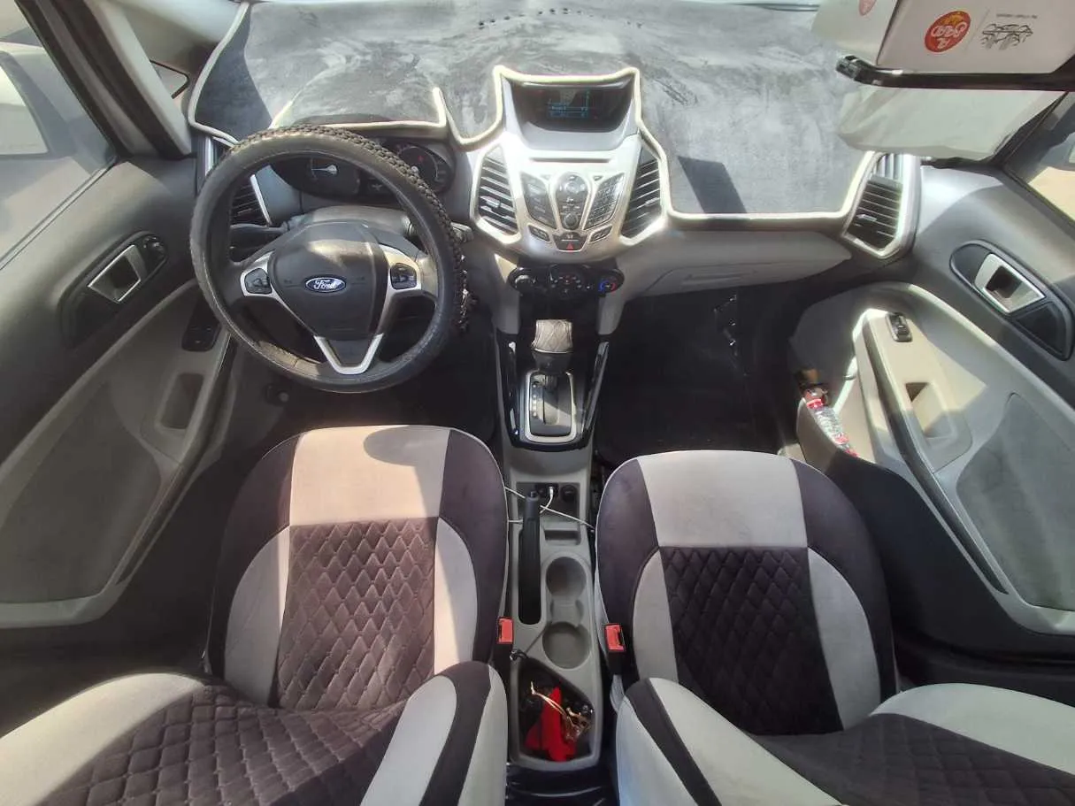 Car image 14