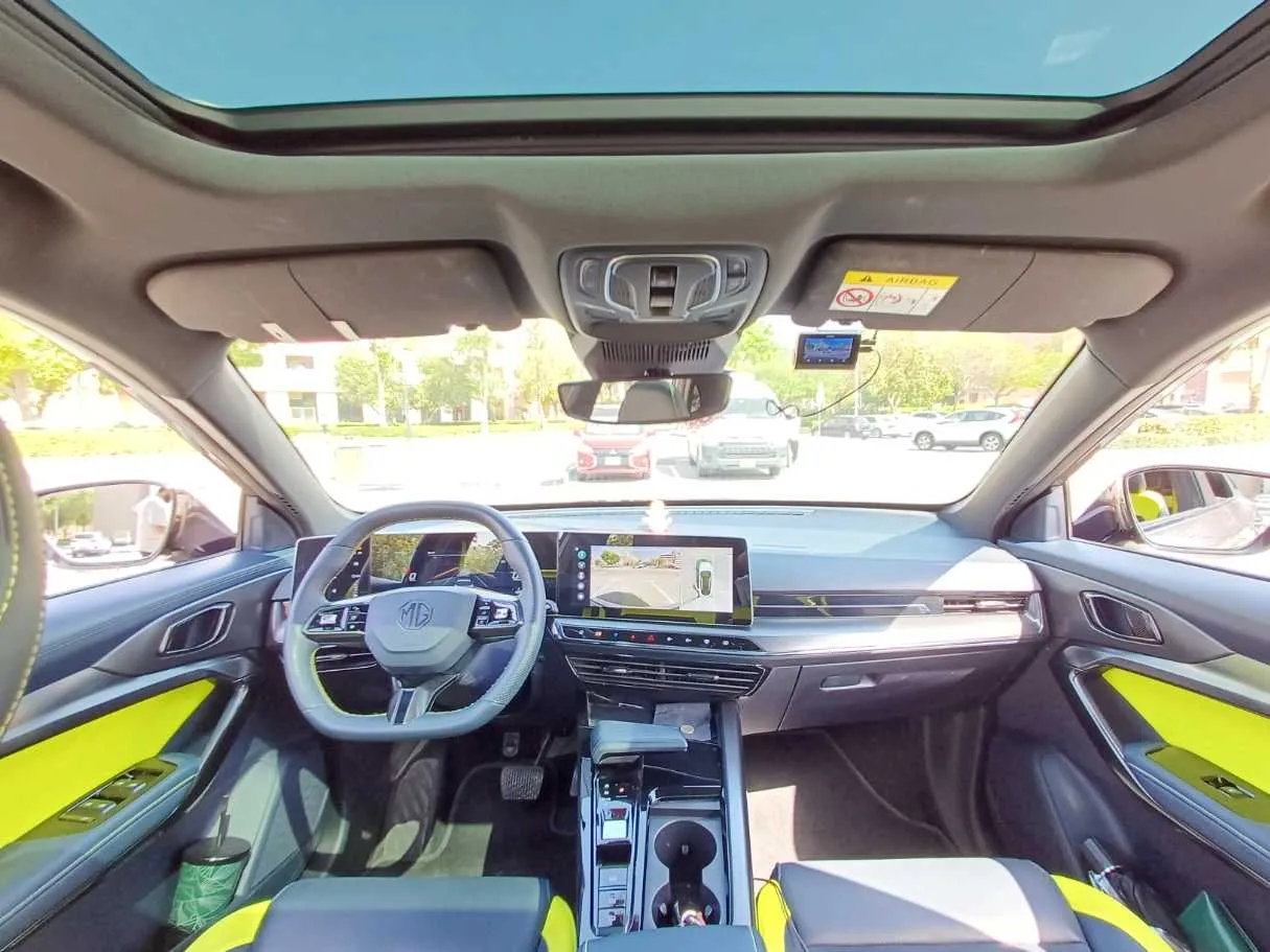 Car image 17