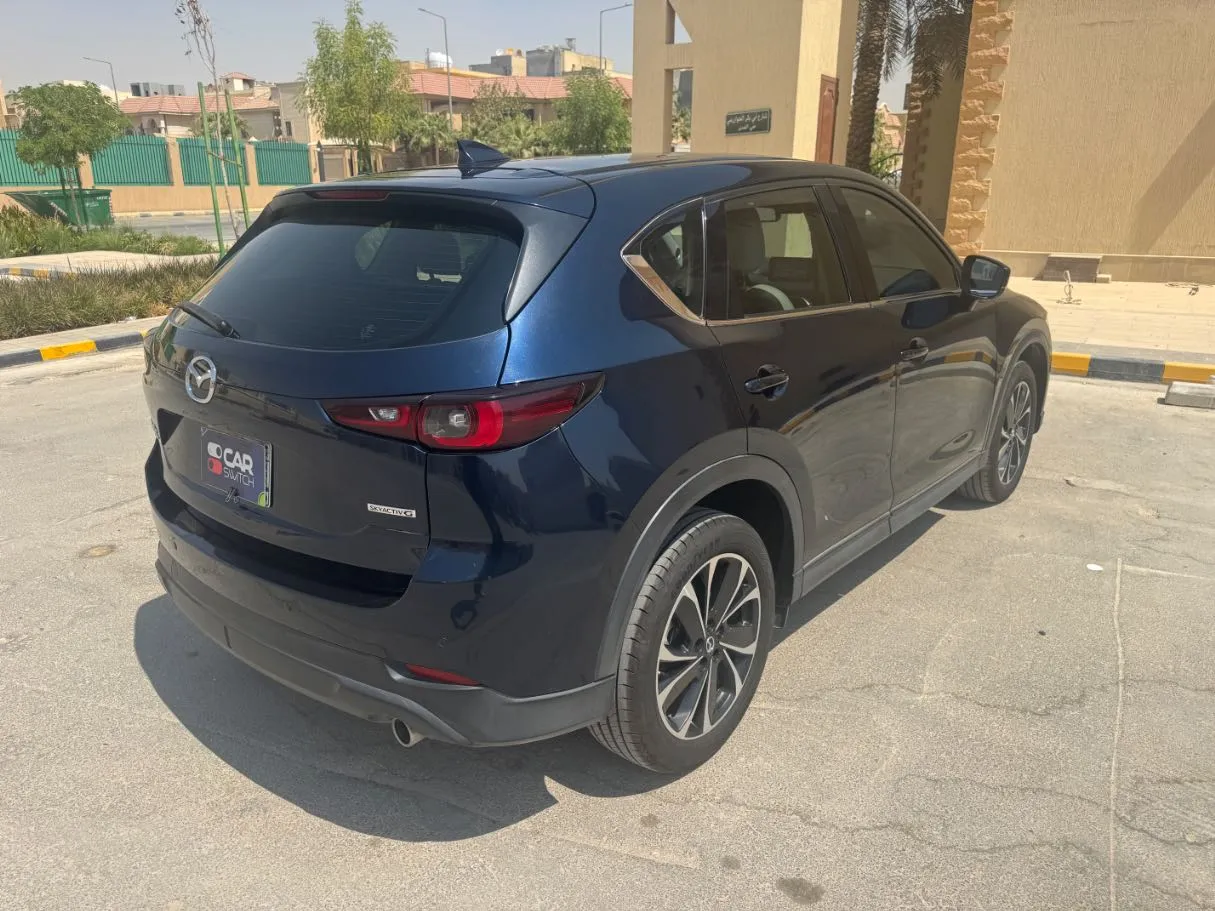 Car image 5