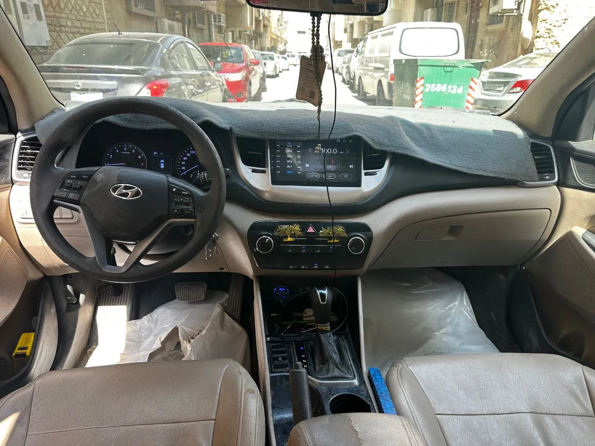 Car image 17