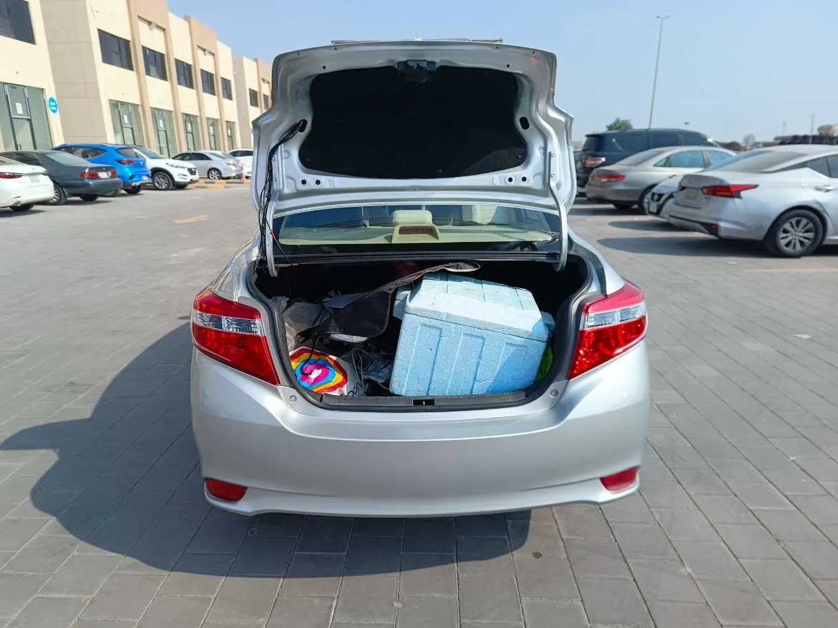 Car image 25