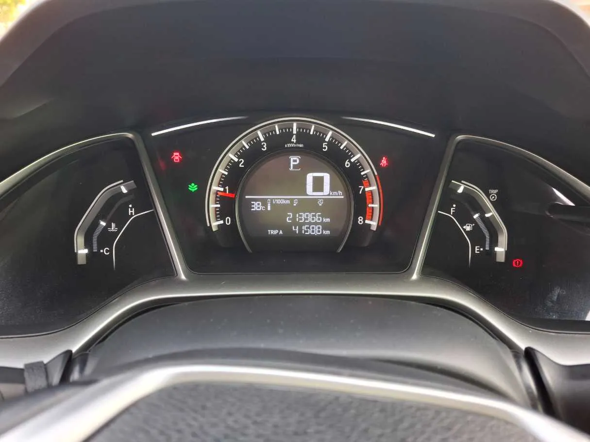 Car image 18
