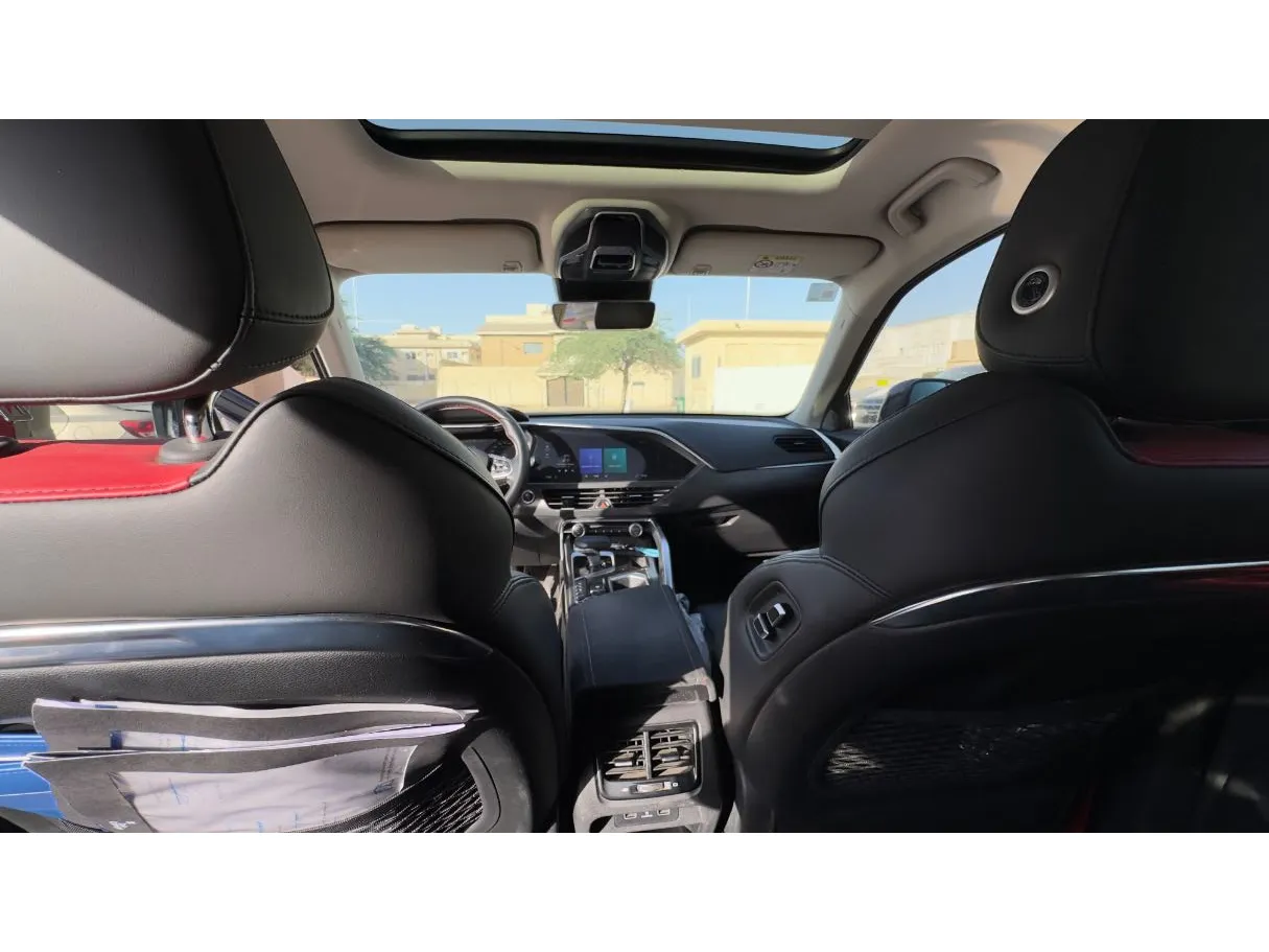 Car image 13