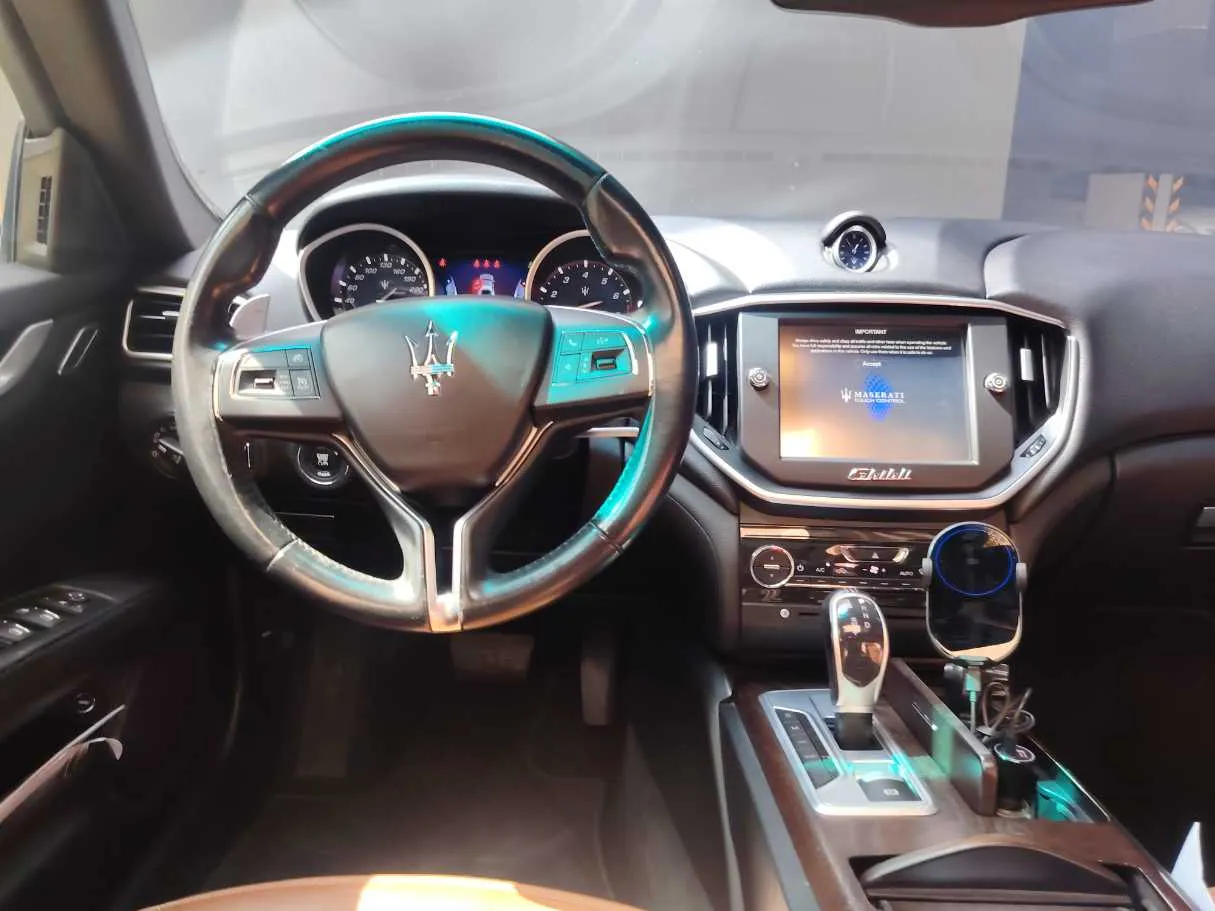 Car image 20