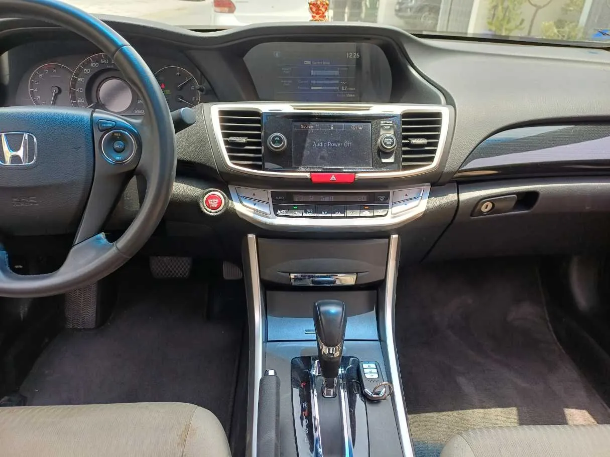 Car image 15
