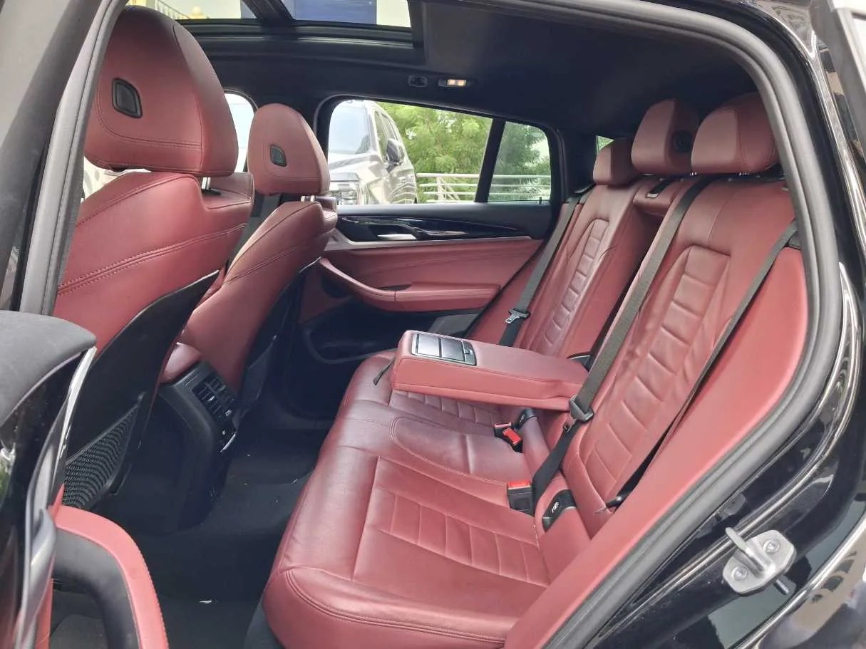 Car image 13