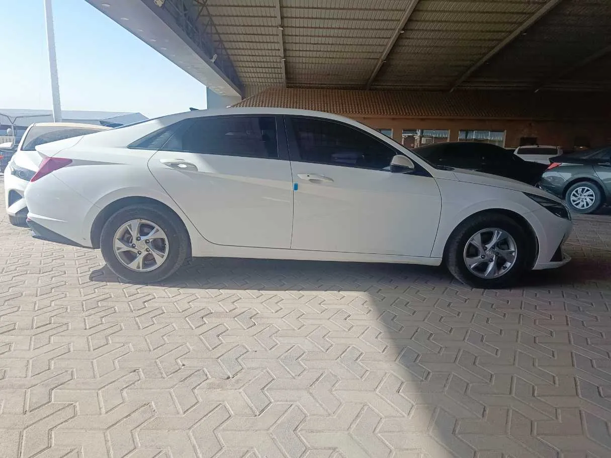 Car image 4