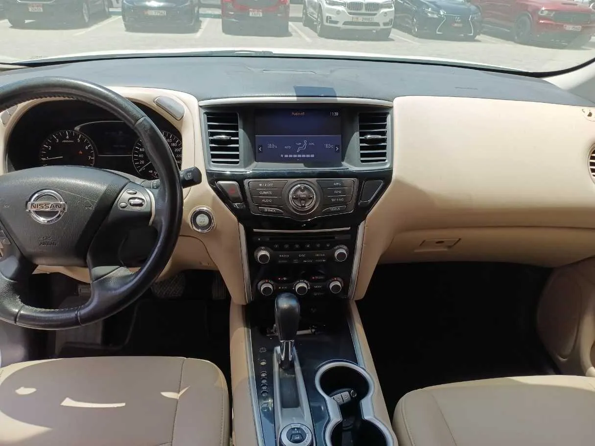 Car image 16